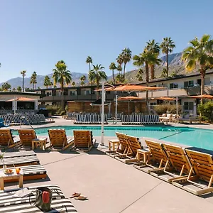 The V Powered By Sonder Hotel